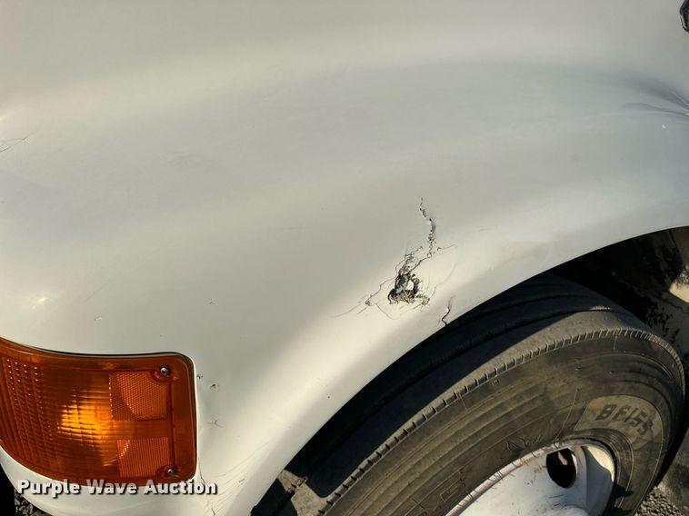 image for item EJ4927 1996 International  4700 4X2 fuel / lube truck