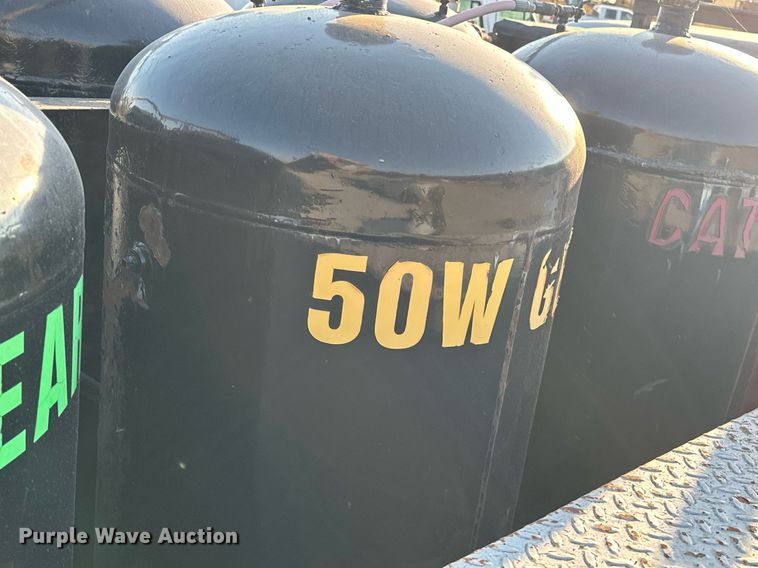 image for item EJ4927 1996 International  4700 4X2 fuel / lube truck