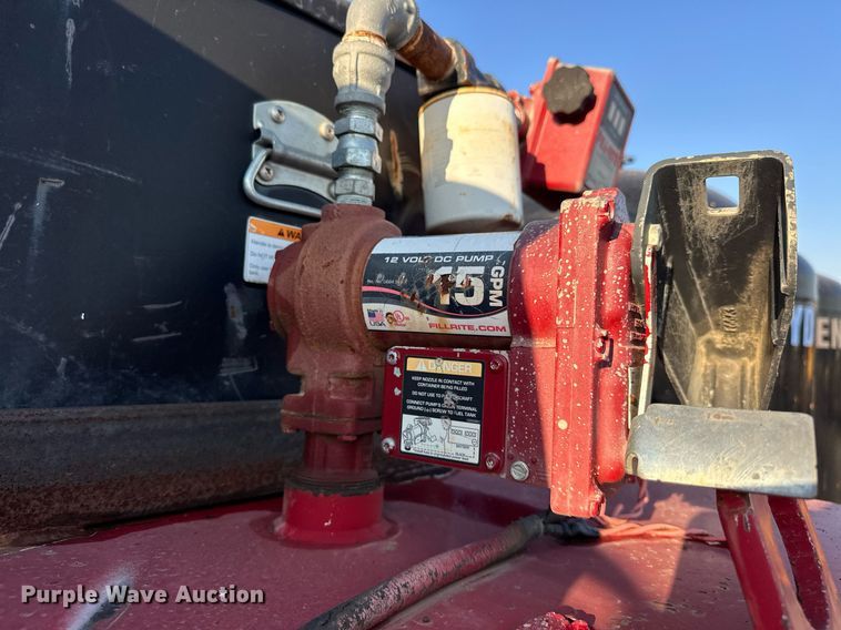 image for item EJ4927 1996 International  4700 4X2 fuel / lube truck