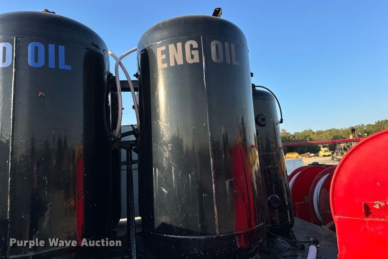 image for item EJ4927 1996 International  4700 4X2 fuel / lube truck