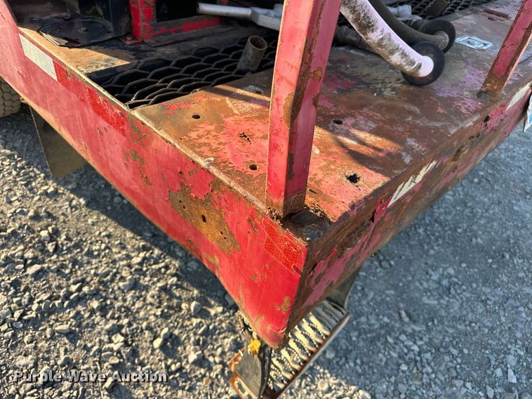 image for item EJ4927 1996 International  4700 4X2 fuel / lube truck