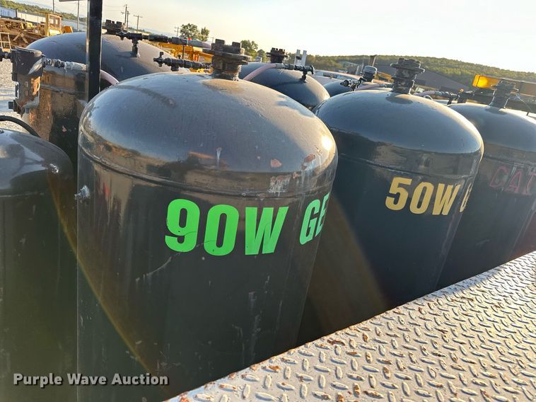 image for item EJ4927 1996 International  4700 4X2 fuel / lube truck