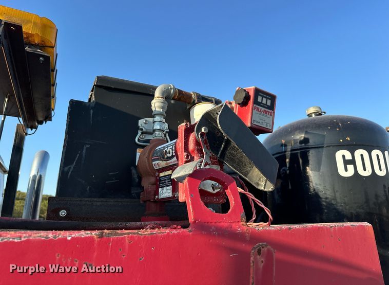 image for item EJ4927 1996 International  4700 4X2 fuel / lube truck