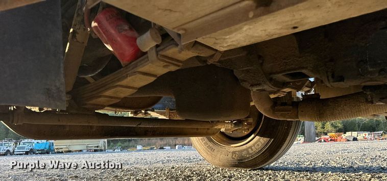 image for item EJ4927 1996 International  4700 4X2 fuel / lube truck