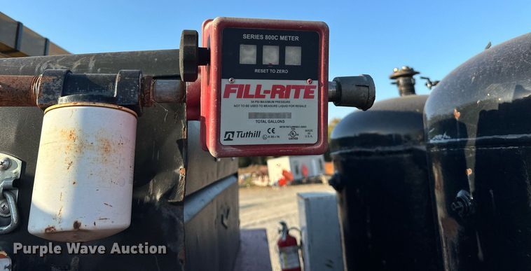 image for item EJ4927 1996 International  4700 4X2 fuel / lube truck