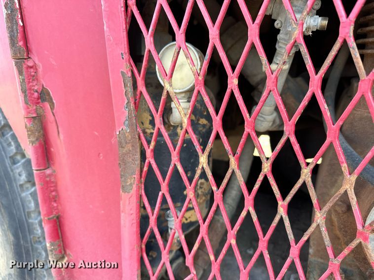 image for item EJ4927 1996 International  4700 4X2 fuel / lube truck