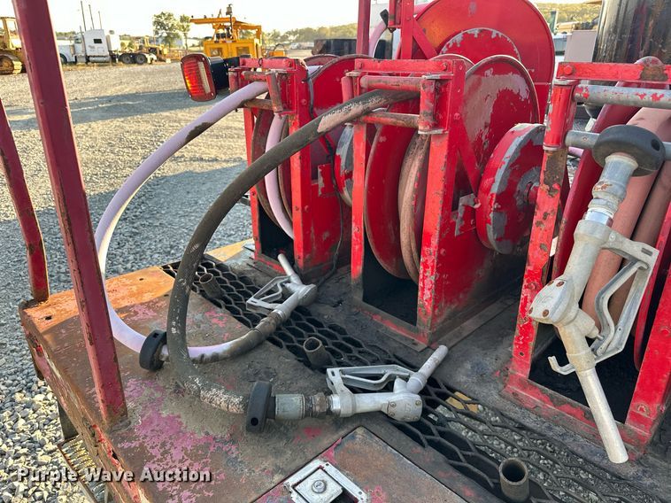 image for item EJ4927 1996 International  4700 4X2 fuel / lube truck