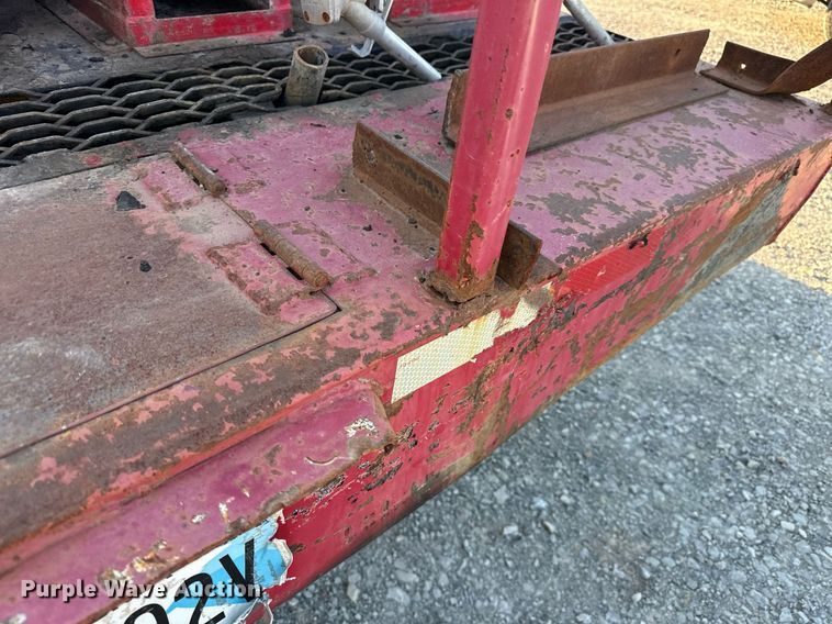 image for item EJ4927 1996 International  4700 4X2 fuel / lube truck