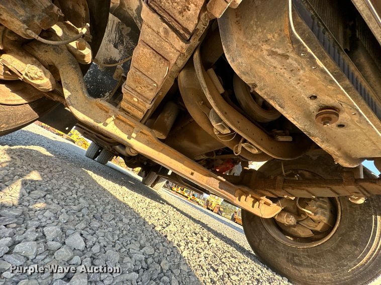 image for item EJ4927 1996 International  4700 4X2 fuel / lube truck