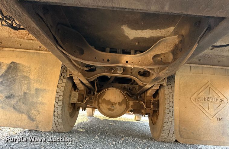 image for item EJ4927 1996 International  4700 4X2 fuel / lube truck