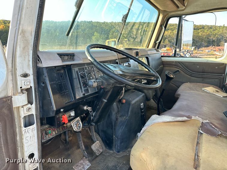 image for item EJ4927 1996 International  4700 4X2 fuel / lube truck