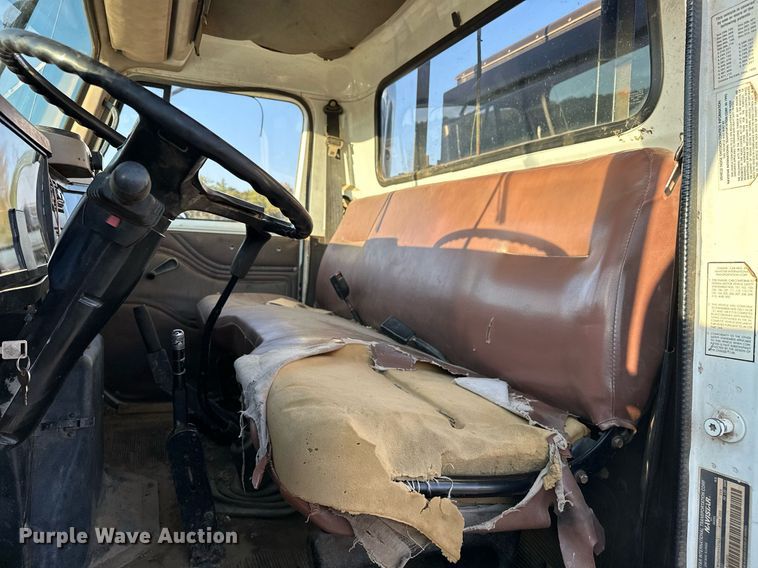 image for item EJ4927 1996 International  4700 4X2 fuel / lube truck