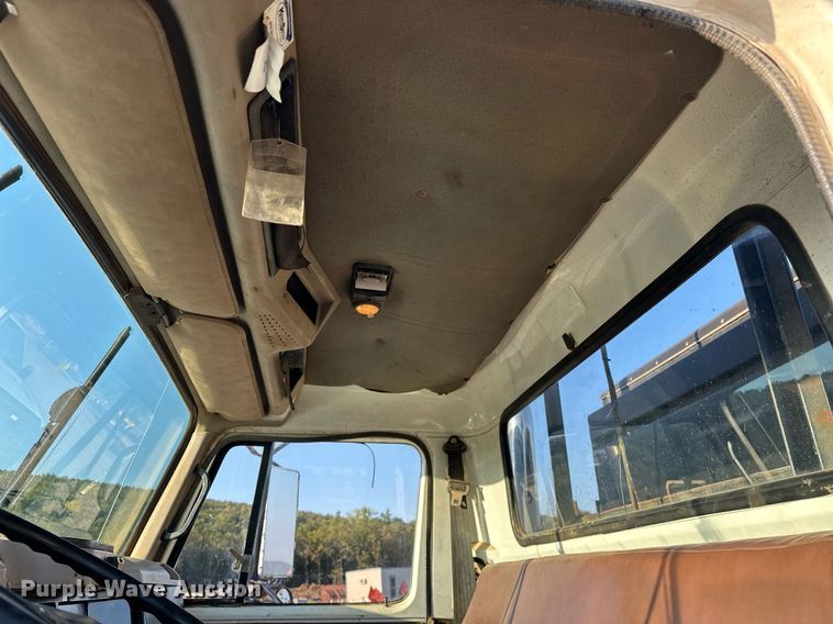 image for item EJ4927 1996 International  4700 4X2 fuel / lube truck