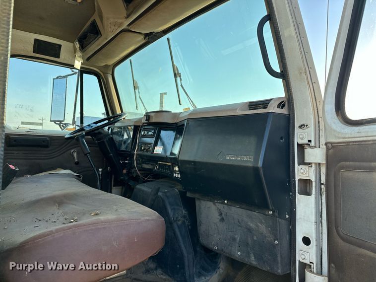 image for item EJ4927 1996 International  4700 4X2 fuel / lube truck