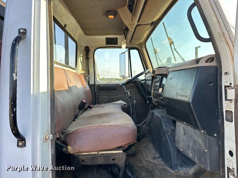 image for item EJ4927 1996 International  4700 4X2 fuel / lube truck