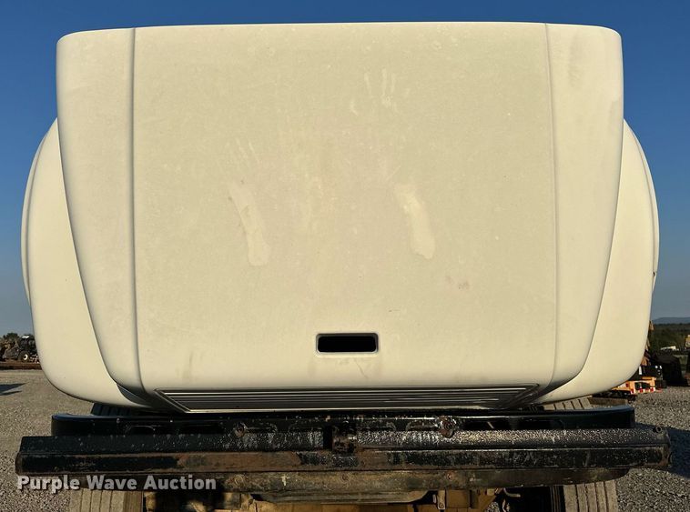 image for item EJ4927 1996 International  4700 4X2 fuel / lube truck