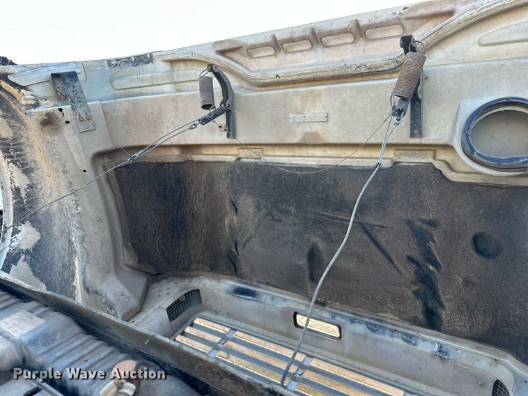 image for item EJ4927 1996 International  4700 4X2 fuel / lube truck