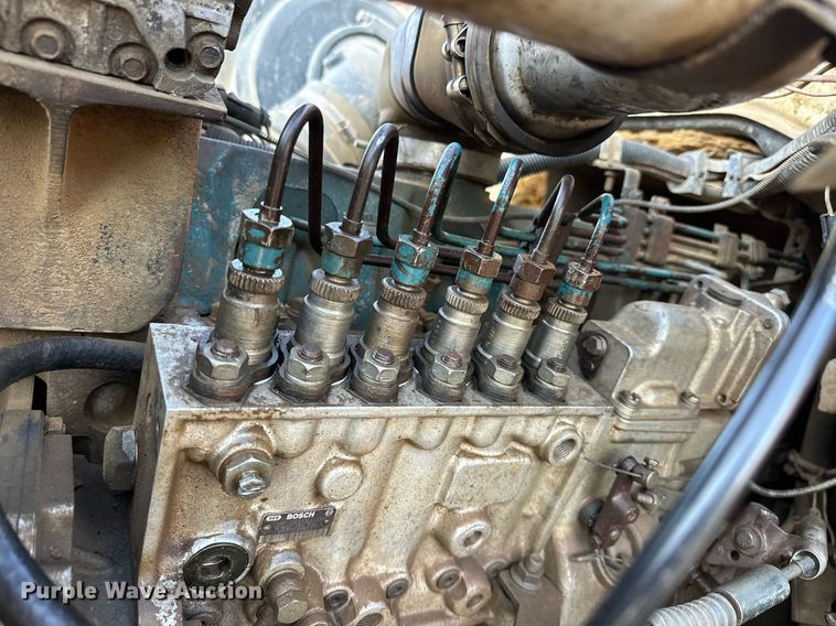 image for item EJ4927 1996 International  4700 4X2 fuel / lube truck