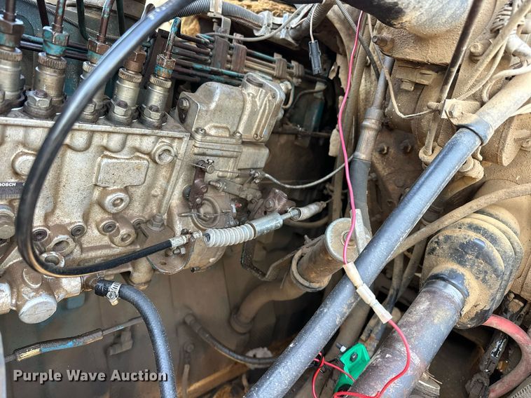 image for item EJ4927 1996 International  4700 4X2 fuel / lube truck