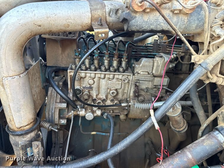 image for item EJ4927 1996 International  4700 4X2 fuel / lube truck