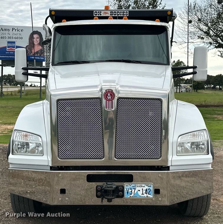 image for item EJ4933 2016 Kenworth  T880 dump truck