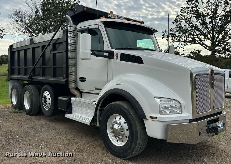 image for item EJ4933 2016 Kenworth  T880 dump truck