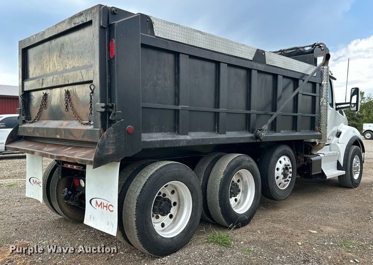 image for item EJ4933 2016 Kenworth  T880 dump truck
