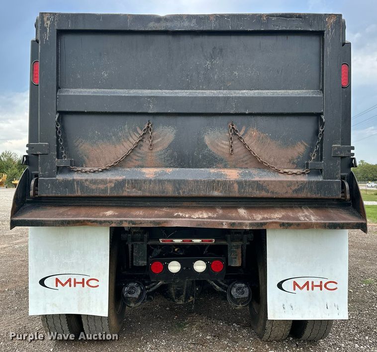 image for item EJ4933 2016 Kenworth  T880 dump truck