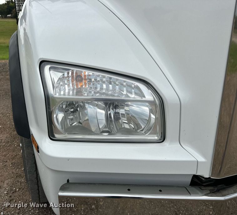 image for item EJ4933 2016 Kenworth  T880 dump truck