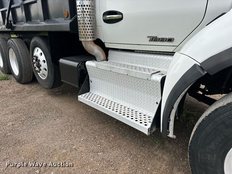 image for item EJ4933 2016 Kenworth  T880 dump truck