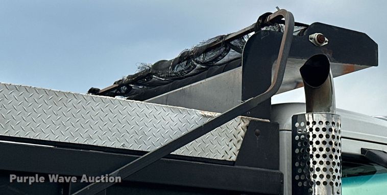 image for item EJ4933 2016 Kenworth  T880 dump truck