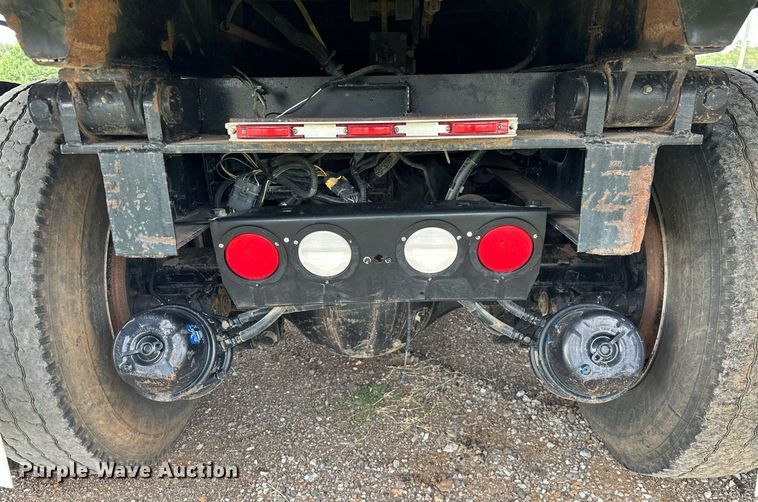 image for item EJ4933 2016 Kenworth  T880 dump truck