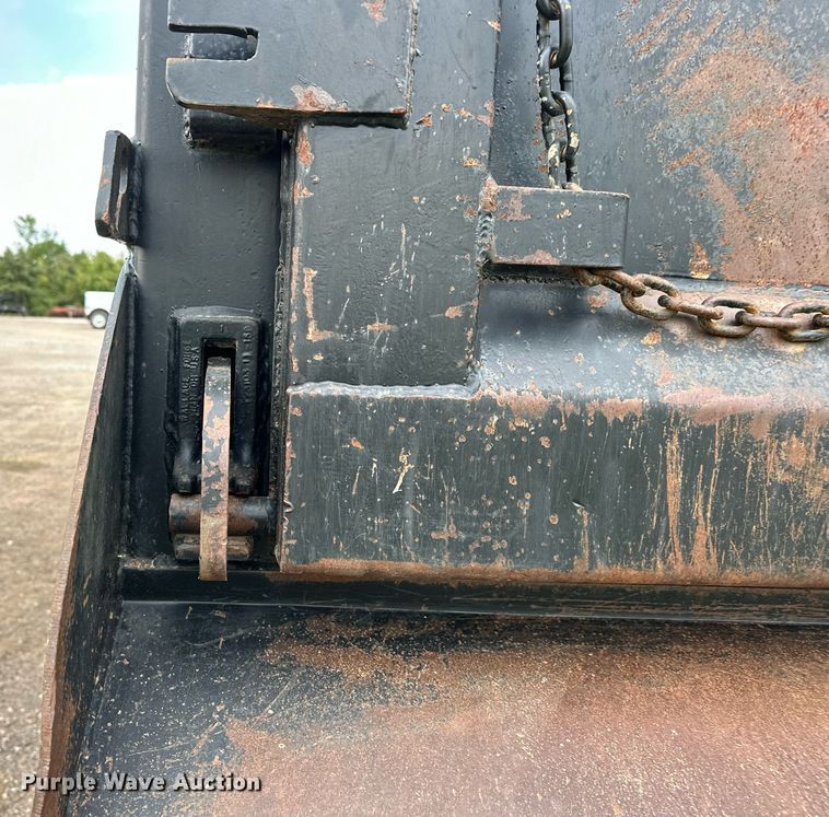 image for item EJ4933 2016 Kenworth  T880 dump truck