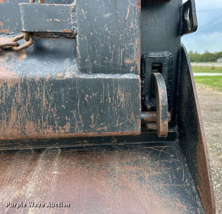 image for item EJ4933 2016 Kenworth  T880 dump truck