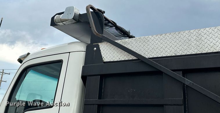 image for item EJ4933 2016 Kenworth  T880 dump truck