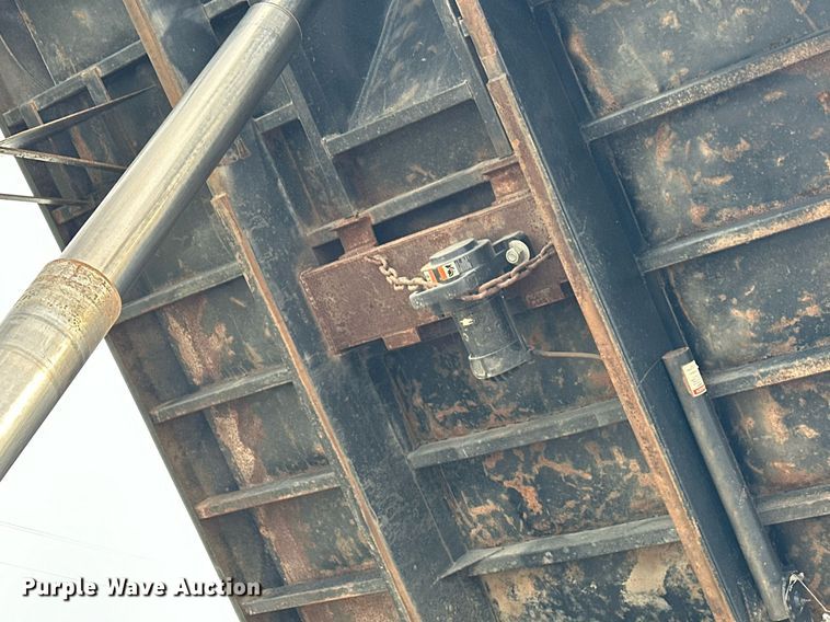 image for item EJ4933 2016 Kenworth  T880 dump truck