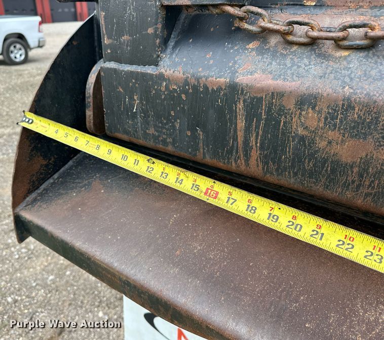 image for item EJ4933 2016 Kenworth  T880 dump truck