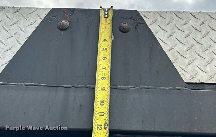 image for item EJ4933 2016 Kenworth  T880 dump truck