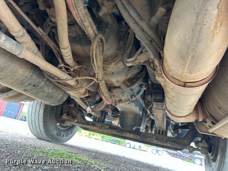 image for item EJ4933 2016 Kenworth  T880 dump truck