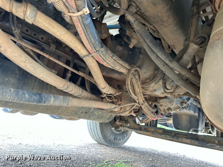 image for item EJ4933 2016 Kenworth  T880 dump truck