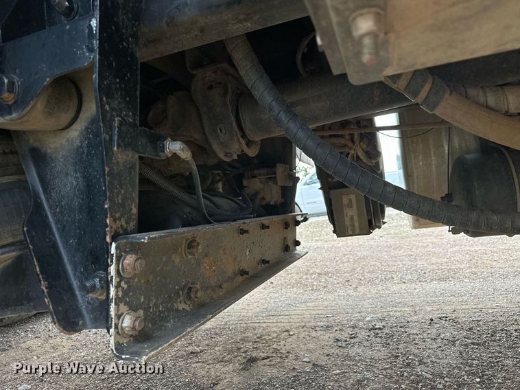 image for item EJ4933 2016 Kenworth  T880 dump truck