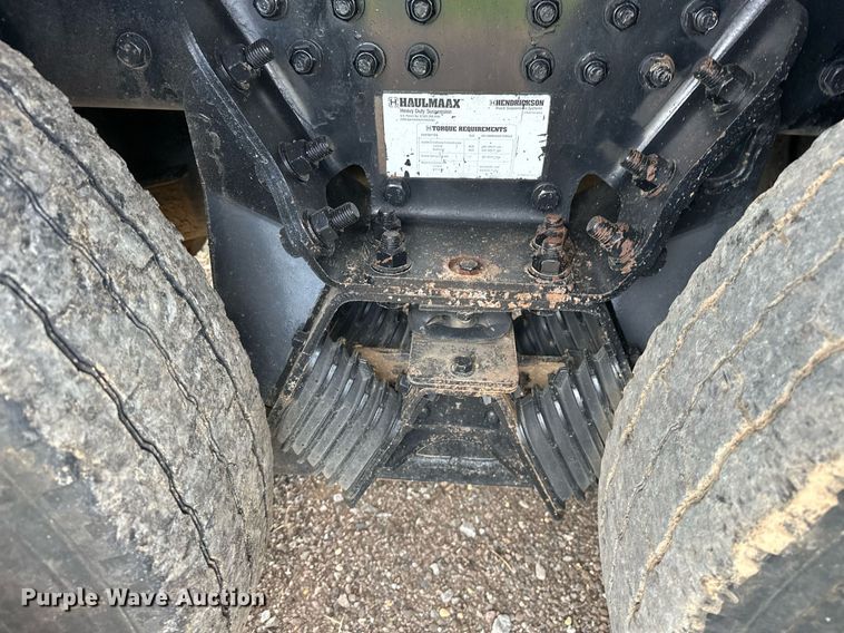 image for item EJ4933 2016 Kenworth  T880 dump truck