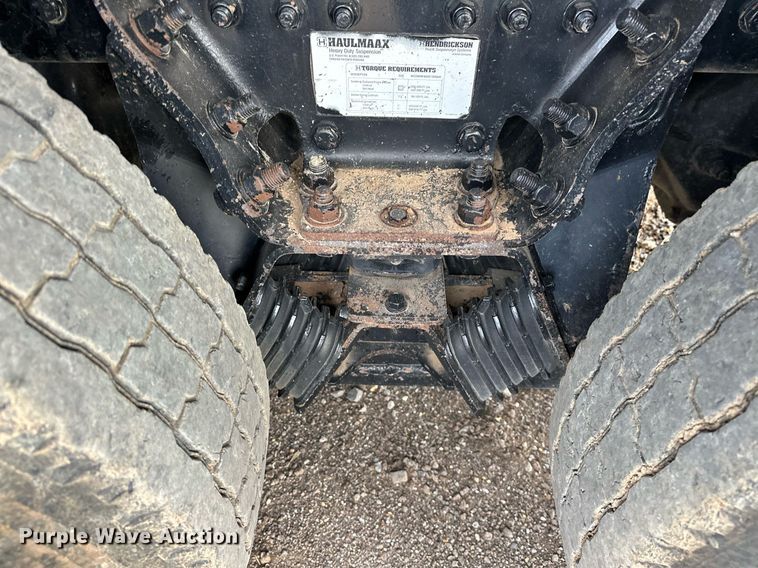 image for item EJ4933 2016 Kenworth  T880 dump truck