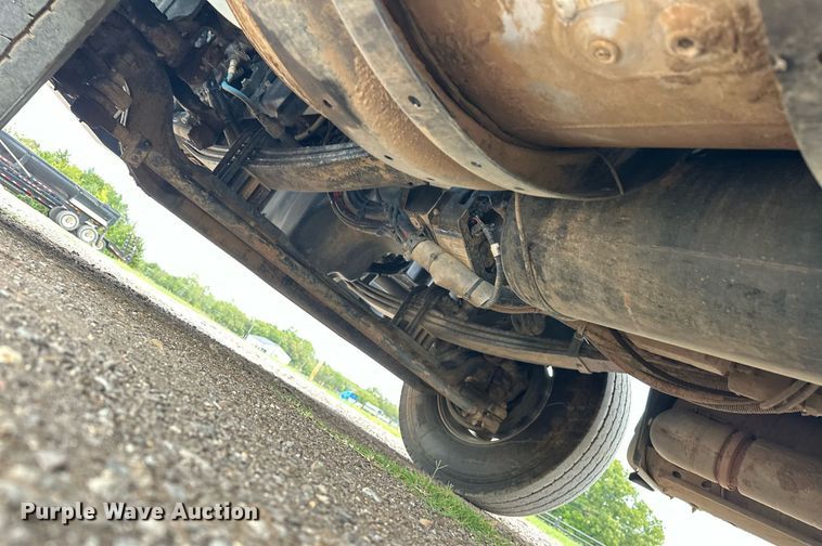 image for item EJ4933 2016 Kenworth  T880 dump truck