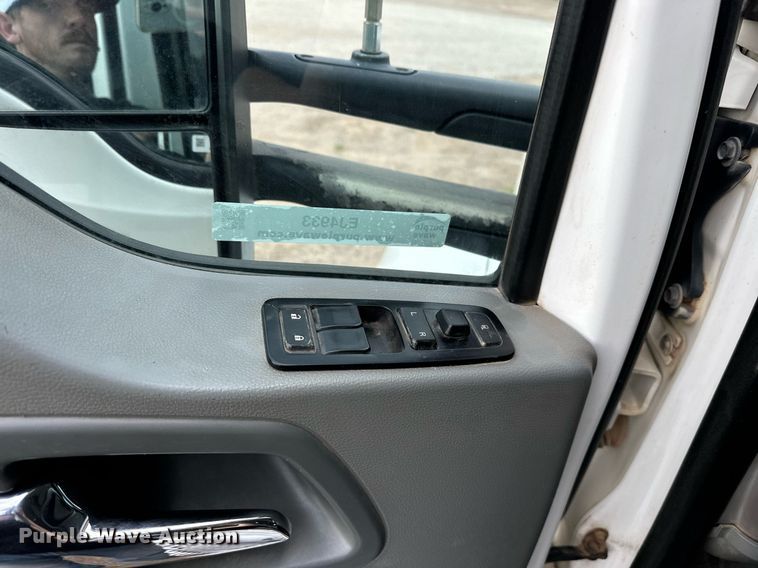 image for item EJ4933 2016 Kenworth  T880 dump truck