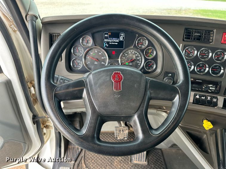 image for item EJ4933 2016 Kenworth  T880 dump truck