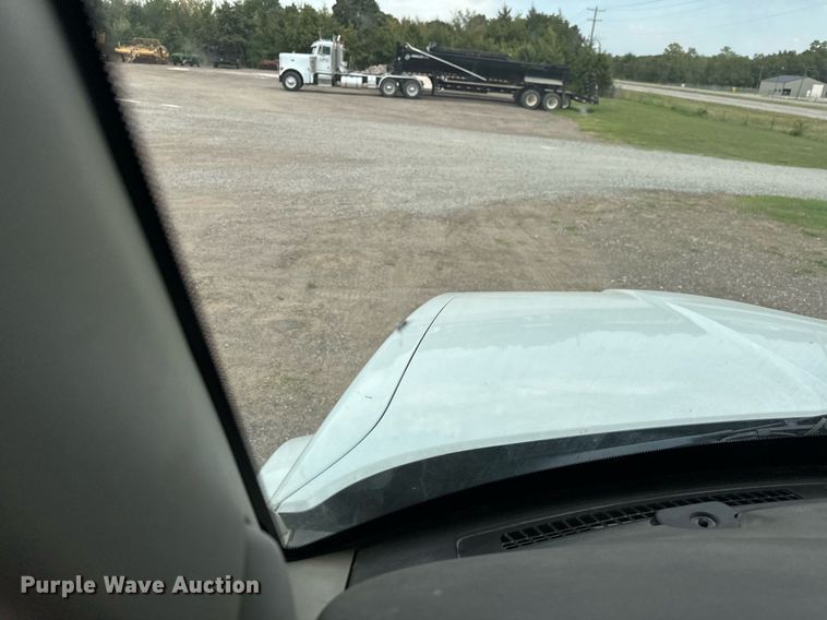 image for item EJ4933 2016 Kenworth  T880 dump truck