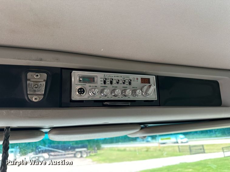 image for item EJ4933 2016 Kenworth  T880 dump truck