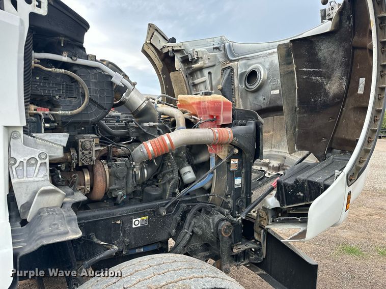 image for item EJ4933 2016 Kenworth  T880 dump truck