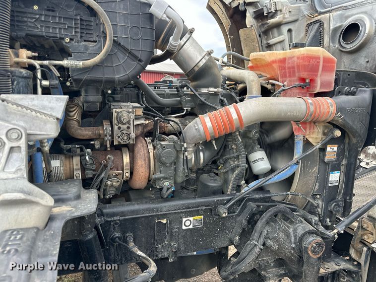 image for item EJ4933 2016 Kenworth  T880 dump truck